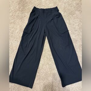 EUC 🖤Athleta Women's Black Pinnacle Cargo Wide-Leg Pants